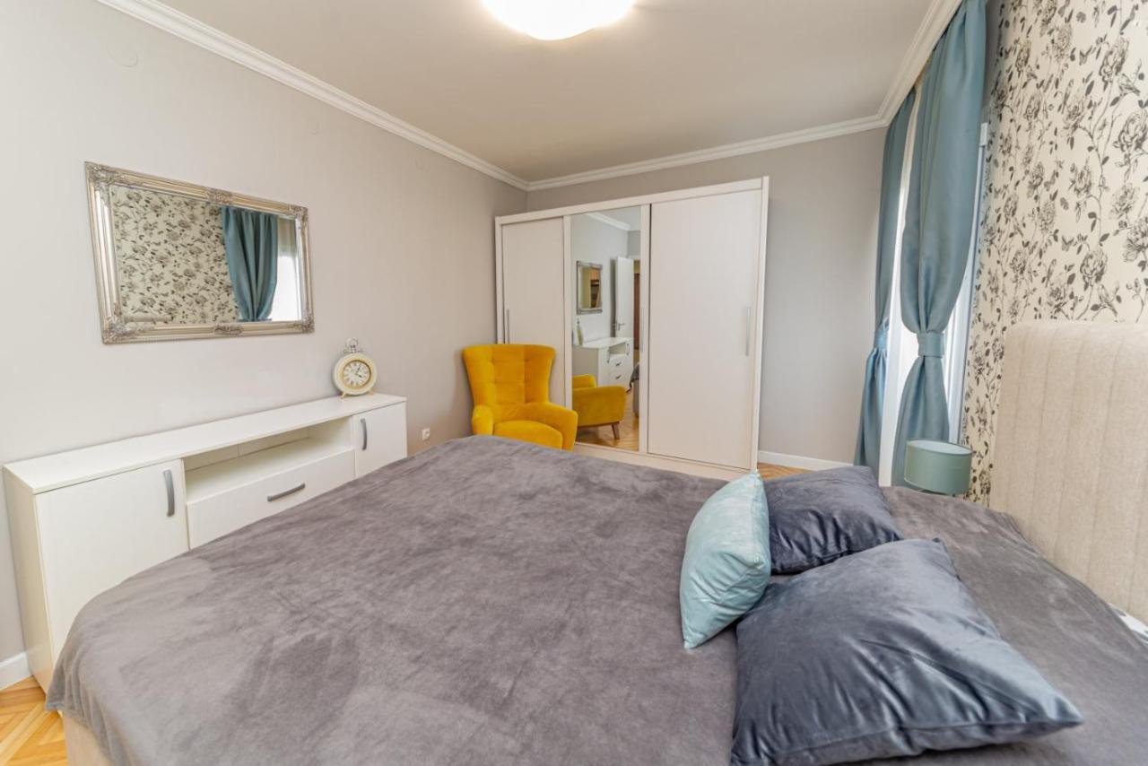 City Center De Lux Apartment Bar Bagian luar foto